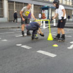 Exercice s'assouplissement à rollers