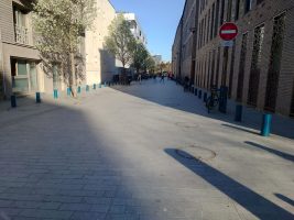 Rue piétonne : allée des Ateliers, Pantin, France